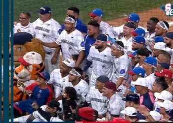 ¡Venezuela triunfa ante Japón en una noche mágica de béisbol!