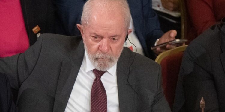 El presidente brasileño Lula da Silva se recupera en cuidados intensivos tras una cirugía por una hemorragia intracraneal