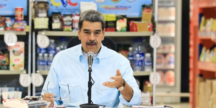 Maduro amenaza a González Urrutia: “No juegues con candela”