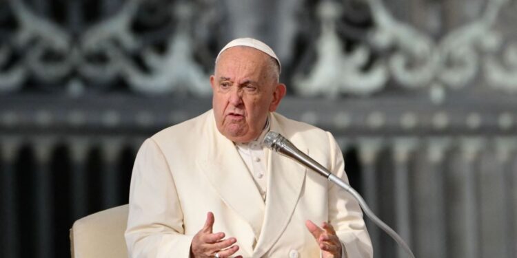 Papa Francisco: «La comunidad internacional no puede renunciar a su deber de buscar la paz»