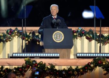 Biden afirma que su deseo de Navidad es que EEUU siga en busca de la luz, la libertad y el amor