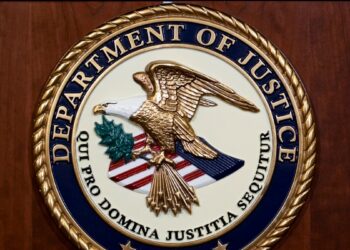 Peruano es extraditado a EEUU bajo acusaciones de fraudes a hispanos