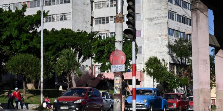 apagones por decreto apuntan a más inflación y cierre de negocios, opinan emprendedores privados