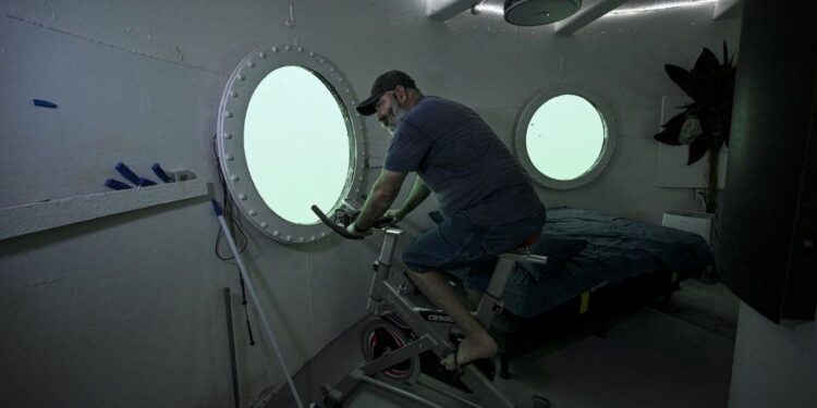 Vivir a 11 metros bajo el mar en Panamá en busca de un récord