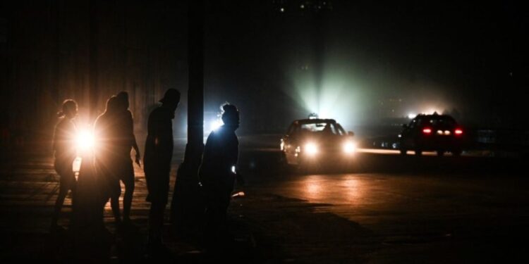 Casi la mitad de Cuba sin electricidad, una crisis en ascenso