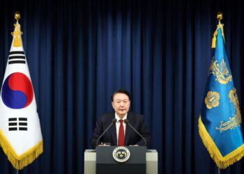 Presidente surcoreano, más cerca de ser destituido tras perder el apoyo del líder de su partido