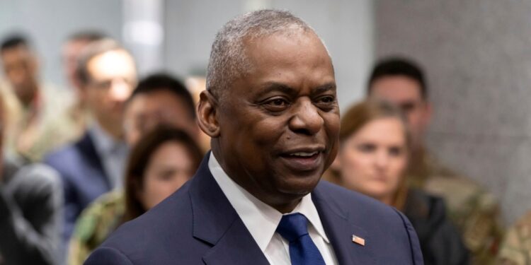 Secretario de Defensa de EEUU asiste a maniobras con Japón y Australia y elogia capacidad militar