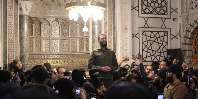 ¿Quién es Abu Mohammed al Golani, líder de la insurgencia que derrocó a Assad en Siria?