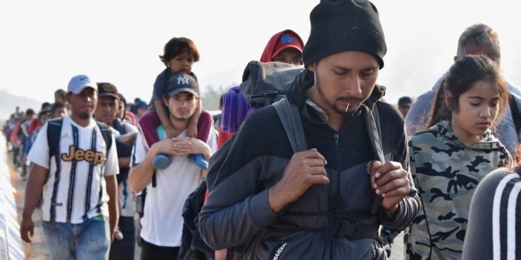 Presuntos traficantes de migrantes detenidos en operativo entre EE.UU, México y Guatemala