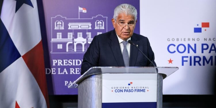 Panamá advierte a Nicaragua por reuniones políticas de expresidente Martinelli en su embajada