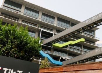 Legisladores EEUU piden a Apple y Google que se preparen para retirar TikTok de tiendas de apps