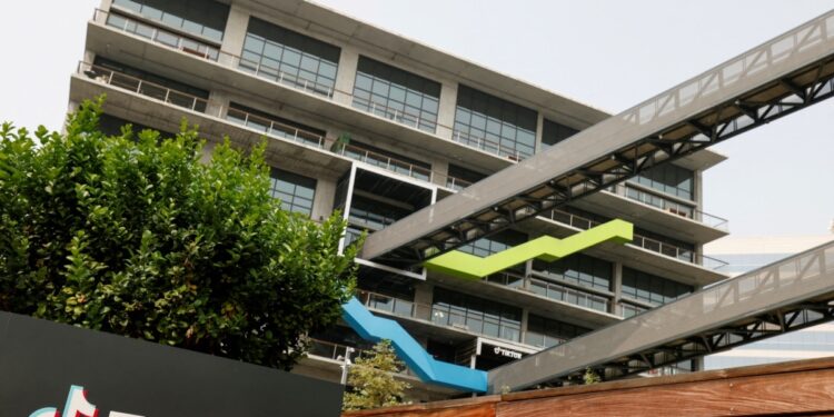 Legisladores EEUU piden a Apple y Google que se preparen para retirar TikTok de tiendas de apps