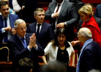 Moción de censura derriba al Gobierno y agrava la crisis política de Francia