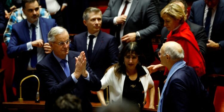 Moción de censura derriba al Gobierno y agrava la crisis política de Francia