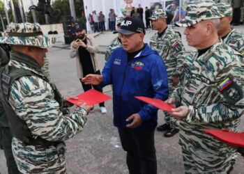 Diosdado Cabello pidió a militares responder de forma “contundente” a quienes busquen “tomar el poder”