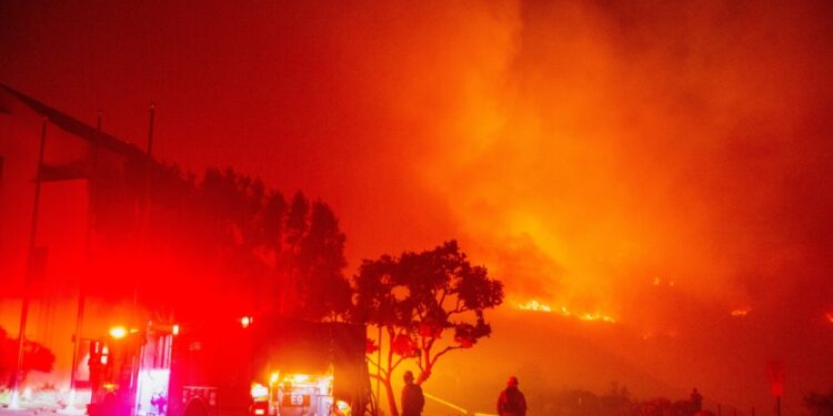 En Fotos | Incendios en en Malibú, California, dejan cortes de energía y evacuaciones