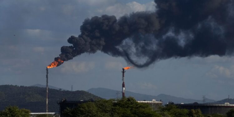 Importaciones españolas de crudo de Venezuela alcanzan su nivel más alto en casi 20 años