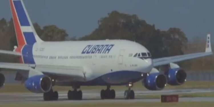 Cuba consigue pagar petróleo y reactiva vuelos suspendidos