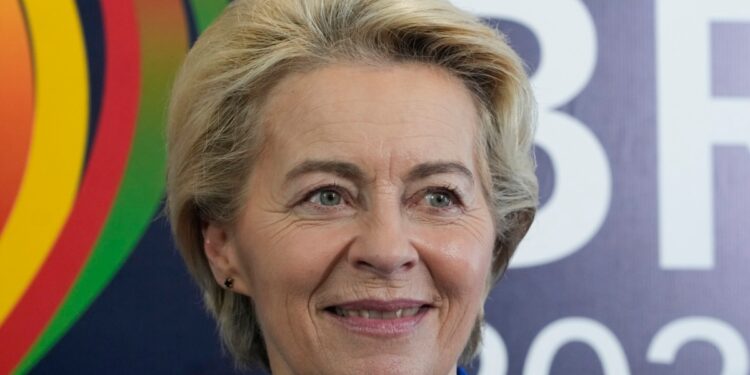 La jefa de la UE llega a Uruguay para sellar acuerdo con Mercosur