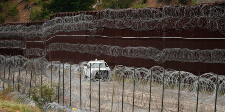 Arrestos de inmigrantes en la frontera entre EEUU y México caen un 17 % en noviembre