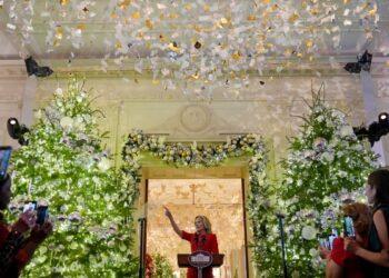 En Fotos | "Una temporada de paz y luz": la Navidad llegó a la Casa Blanca