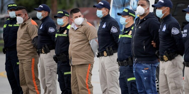 Ataque terrorista con moto bomba deja dos policías muertos