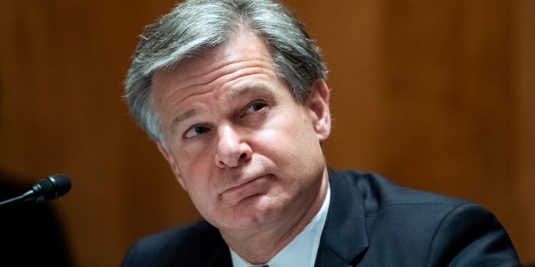 Director FBI anuncia que renunciará al final del mandato de Joe Biden