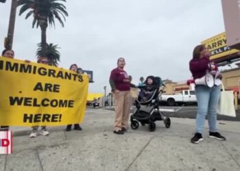 inician campaña a favor de migrantes; encuesta muestra respaldo mayoritario a deportaciones