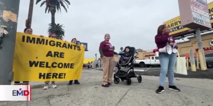 inician campaña a favor de migrantes; encuesta muestra respaldo mayoritario a deportaciones