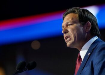Trump considera a DeSantis para el Pentágono mientras Hegseth está bajo presión por acusaciones
