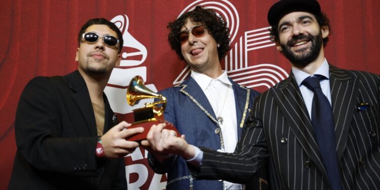 Rawayana suspende gira en Venezuela tras reproches de Maduro a su canción “Veneka”