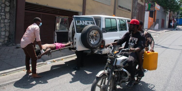 Haití condena la masacre de 184 personas en la capital en un fin de semana