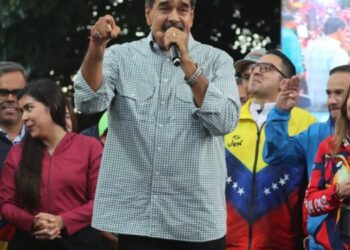 Maduro envía mensaje a opositores «que se pintan la boca de rojo»: «Si tu odias y no te quieres sanar y vivir engañado por el oposicionismo allá tú»
