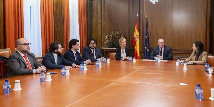 Congreso pide al gobierno de España solicitar orden de captura contra Maduro