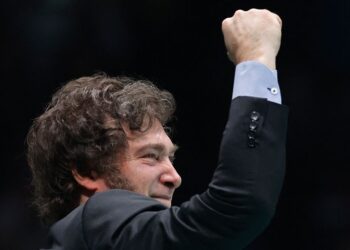 Argentina propone reforma migratoria y cobro de aranceles a extranjeros por salud y educación