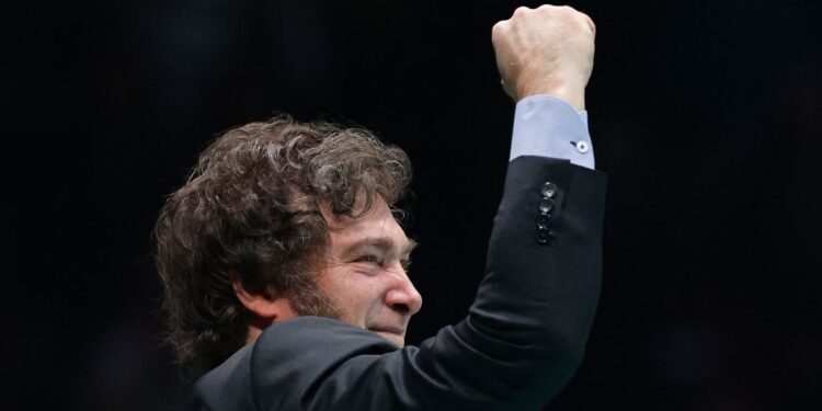 Argentina propone reforma migratoria y cobro de aranceles a extranjeros por salud y educación