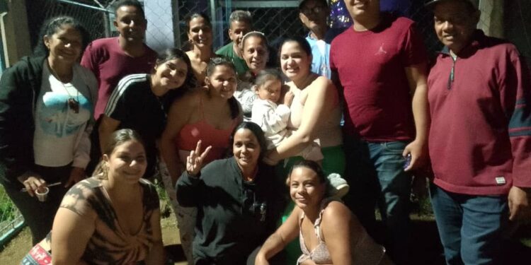 Liberan a 12 presos políticos, incluyendo a paciente oncológica y adolescentes