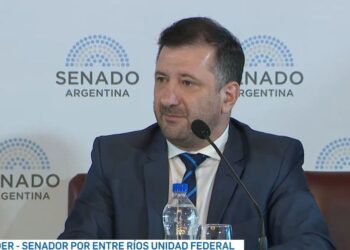 Paraguay retiene a senador argentino con 210 mil dólares sin declarar