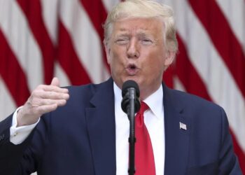 Trump amenazó a los Brics con fuertes aranceles si tratan de terminar con el dominio del dólar