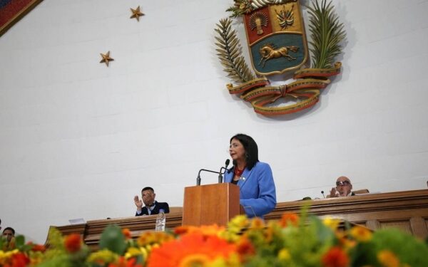 Delcy Rodríguez presenta ante la AN proyecto de ley de presupuesto y endeudamiento 2025