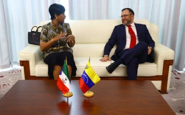 Yván Gil visita Guinea Ecuatorial para preparar reunión de comisión mixta