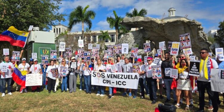 Venezolanos en Miami exigen acción inmediata de la Corte Penal Internacional