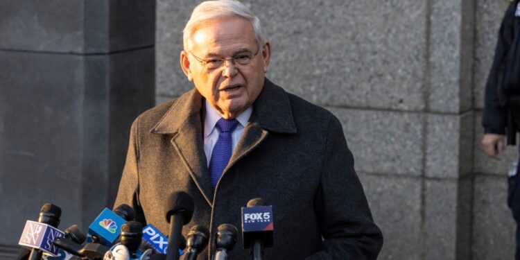Exsenador de Nueva Jersey, Bob Menéndez, condenado a 11 años de prisión por soborno