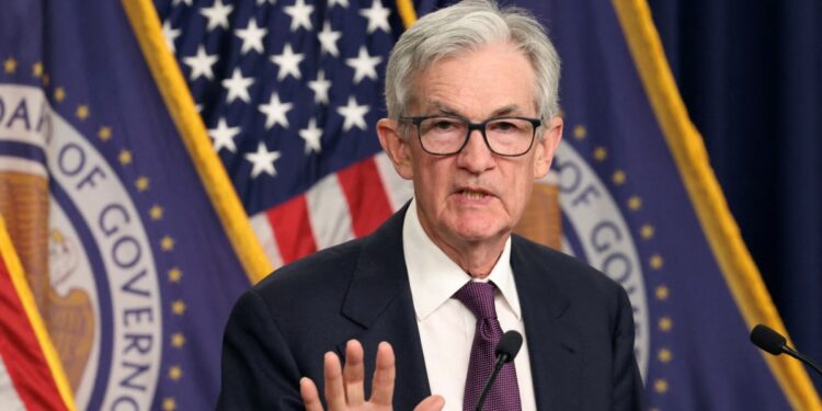 La Fed mantiene las tasas y elimina de comunicado referencia a «progreso» contra inflación