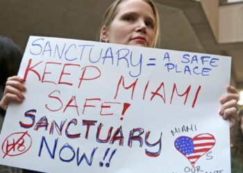 La agenda de inmigración del presidente Trump prepara el terreno para la batalla con las denominadas ciudades santuario