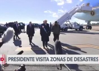 Trump propone desmantelar FEMA al visitar zonas afectadas por desastres naturales