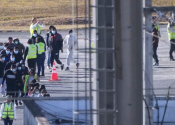 así describen migrantes su deportación a Guatemala en avión militar desde EEUU