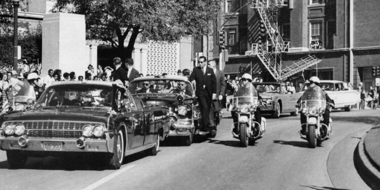 El presidente Trump ordena desclasificar documentos de los asesinatos de John F Kennedy y otros