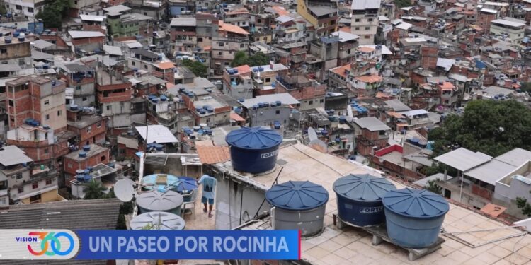 La favela más poblada de Río de Janeiro muestra a turistas su día a día