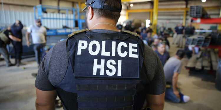 Adiós a los «lugares protegidos»: Trump permite las redadas en iglesias, hospitales y escuelas para deportar a inmigrantes